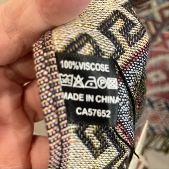 CHERIE BLISS Navy and South Western Pattern Large Scarf Shawl New with Tag - Picture 8 of 11